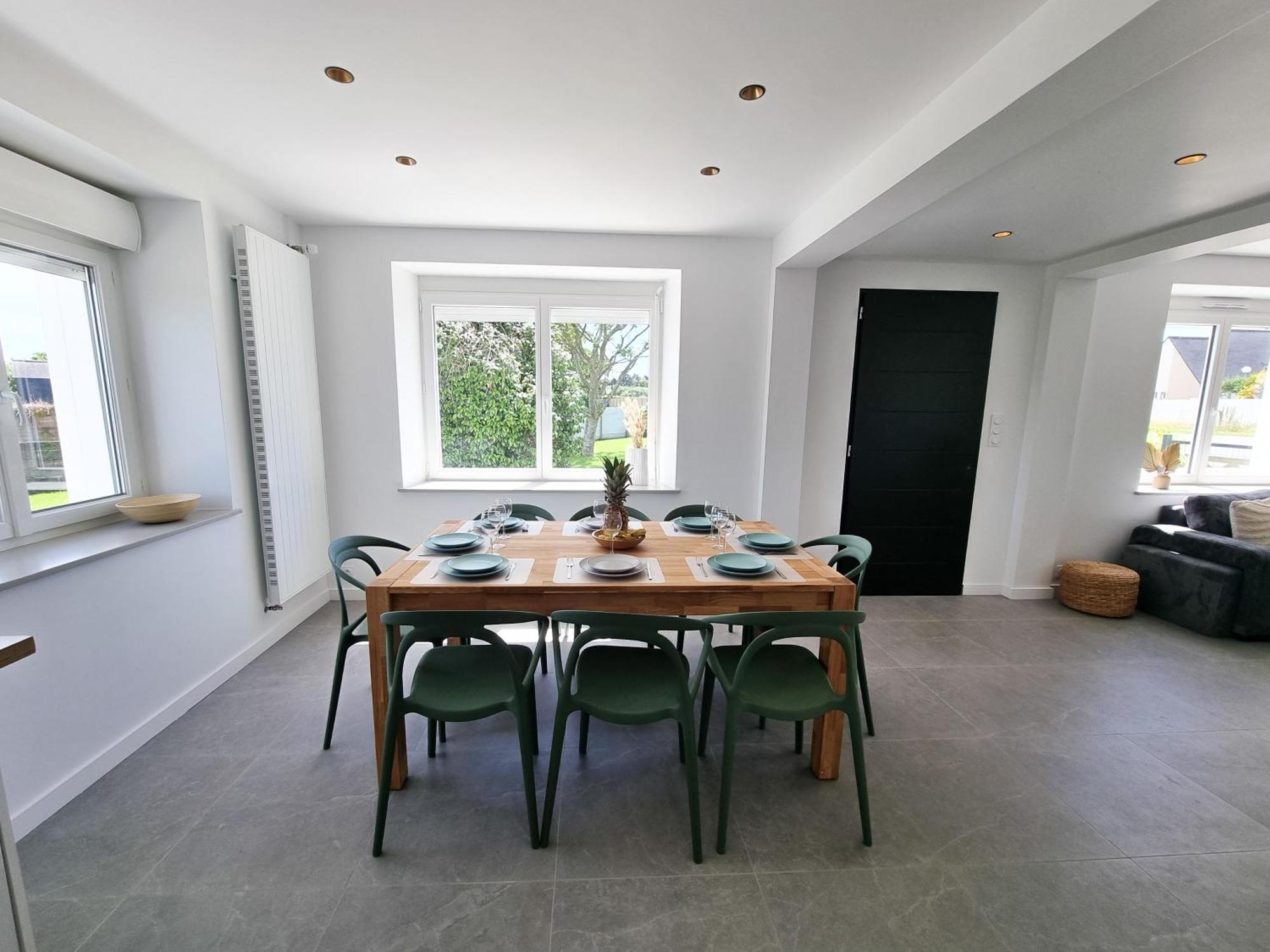 Maison Familiale - 10pers - 3 Etoiles - Lumineuse Et Cosy - Draps Et Serviettes Inclus - Parking - La Torche 9 Min Holiday home *
