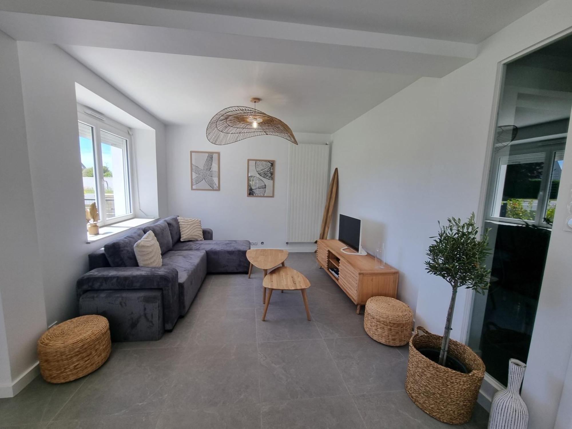 Maison Familiale - 10pers - 3 Etoiles - Lumineuse Et Cosy - Draps Et Serviettes Inclus - Parking - La Torche 9 Min Holiday home *